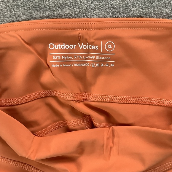 Outdoor Voices NWT Sunstone Zoom 3.5” Shorts XL - Picture 2 of 3